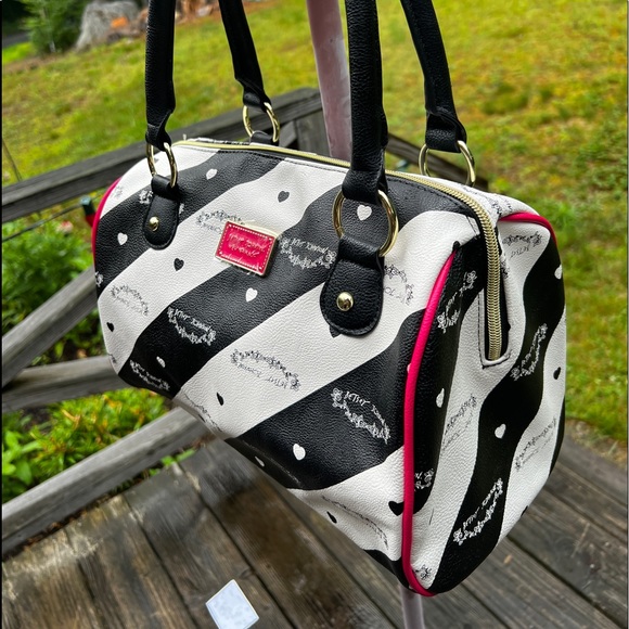 Betsey Johnson Black and white satchel - Picture 10 of 10